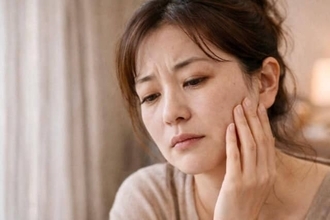 毎日パックしてるのに肌の調子が悪い…？大人肌を弱らせる“シートマスク習慣”とは