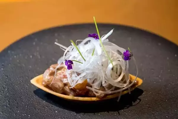 「ミシュラン星付きレストランのシェフを招いた【ヒルトン東京】の限定ポップアップをレポート」の画像