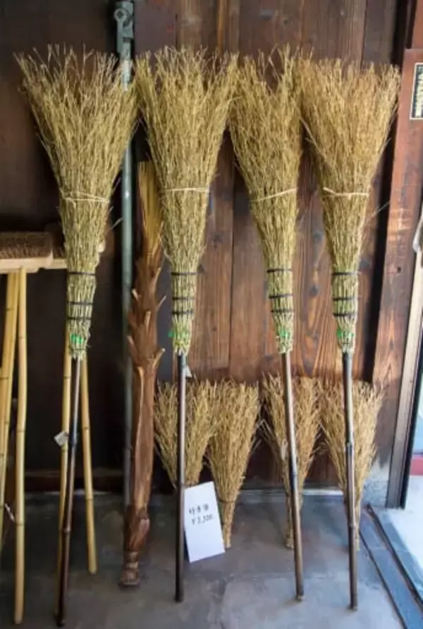 「200年続く京都の老舗。ホウキやタワシのお店【内藤商店】で“いいもの”を発見」の画像