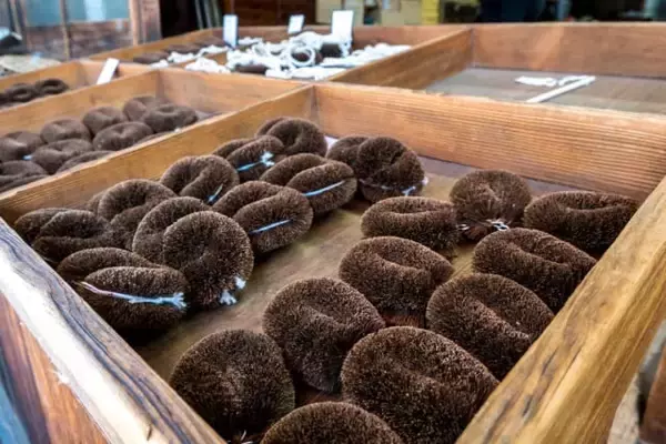 「200年続く京都の老舗。ホウキやタワシのお店【内藤商店】で“いいもの”を発見」の画像