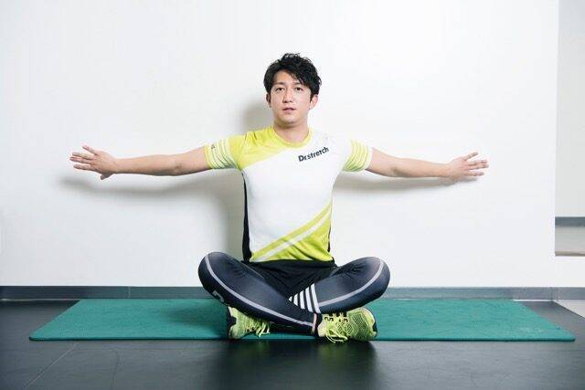 顔も上半身も“印象上がる”。１日30秒【腕・肩まわりをリセットする】簡単ストレッチ