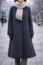 昔のままだと“おば見え”。この冬の「コート」は【軽さ重視】が正解です