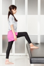 太もものスタイルアップに。１日３セット【贅肉＆セルライト対策に効く】簡単ストレッチ