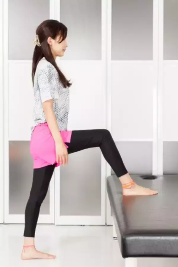 太もものスタイルアップに。１日３セット【贅肉＆セルライト対策に効く】簡単ストレッチ