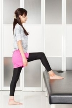 太もものスタイルアップに。１日３セット【贅肉＆セルライト対策に効く】簡単ストレッチ