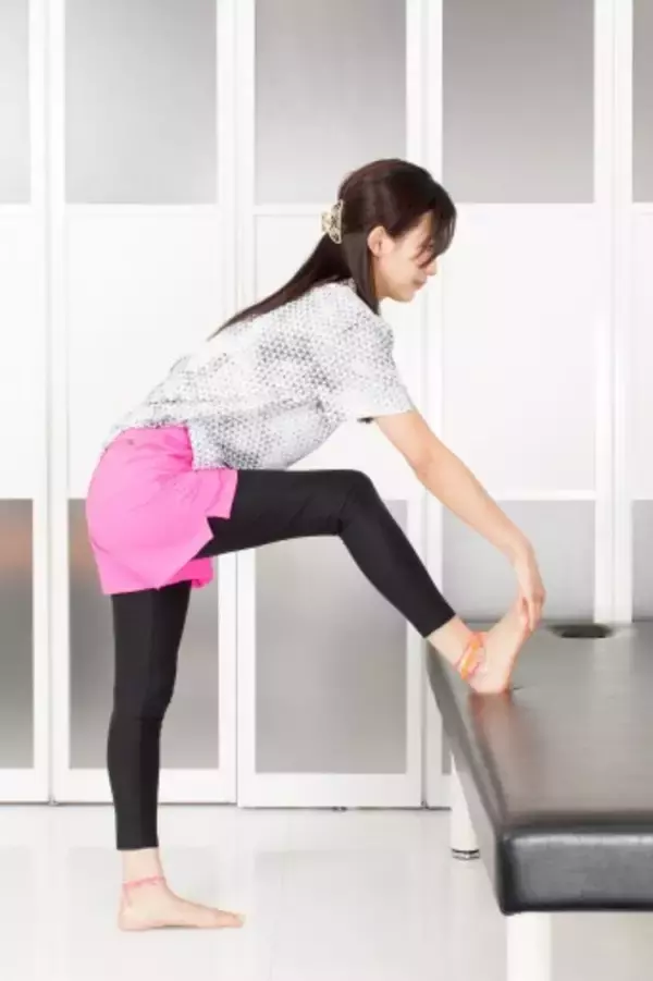 「太もものスタイルアップに。１日３セット【贅肉＆セルライト対策に効く】簡単ストレッチ」の画像