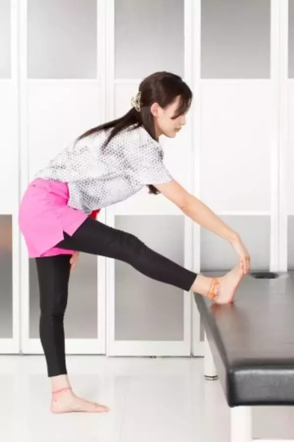 「太もものスタイルアップに。１日３セット【贅肉＆セルライト対策に効く】簡単ストレッチ」の画像