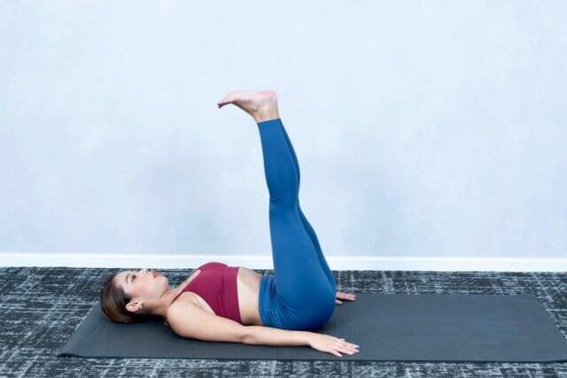 腰まわり＆二の腕のもたつき解消にも効く。１日１セット【内側から体の巡りを整える】簡単ポーズ