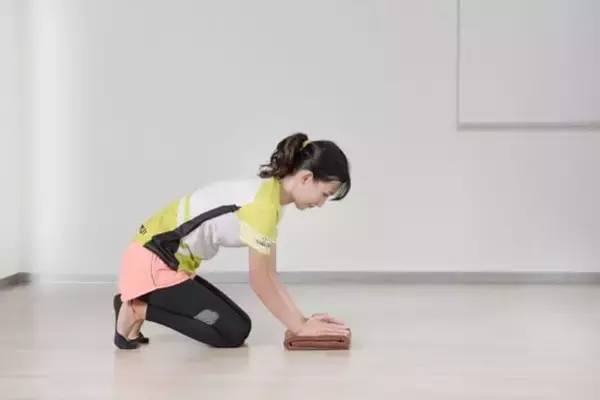 腰に負担をかけず続けやすい。猫背改善につながる 【胸椎を伸ばす】簡単ストレッチ