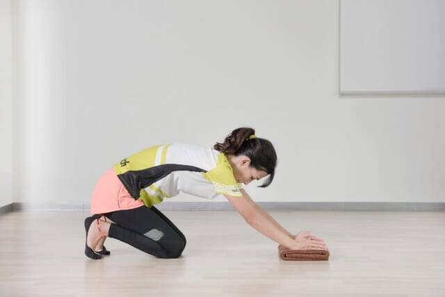 腰に負担をかけず続けやすい。猫背改善につながる 【胸椎を伸ばす】簡単ストレッチ