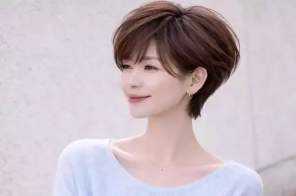 「トップが低いと“おば見え”する？2026春ショートヘアの更新ポイント【シルエット編】」の画像