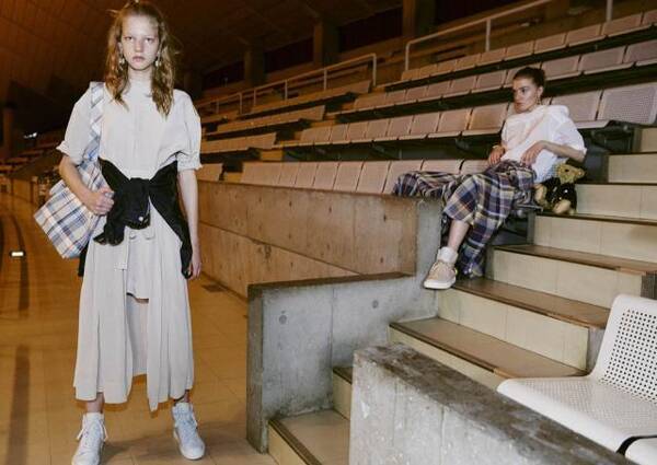 ビューティフルピープル Beautiful People より モードな バッシュ スニーカーが登場 17年4月18日 エキサイトニュース