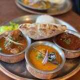 「開店前から行列する…！？並んでも食べたい魅惑のインドカレー4選」の画像1
