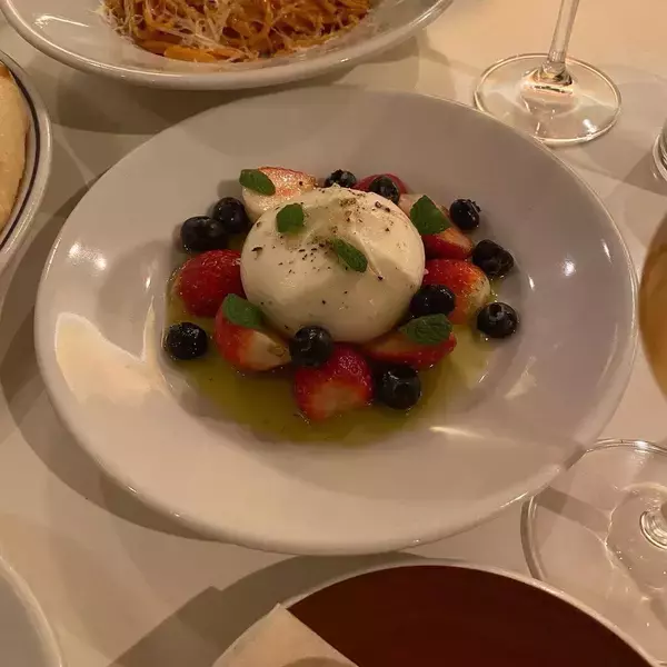 「もちもち食感が癖になる！話題のブッラータチーズ4選《都内エリア》」の画像