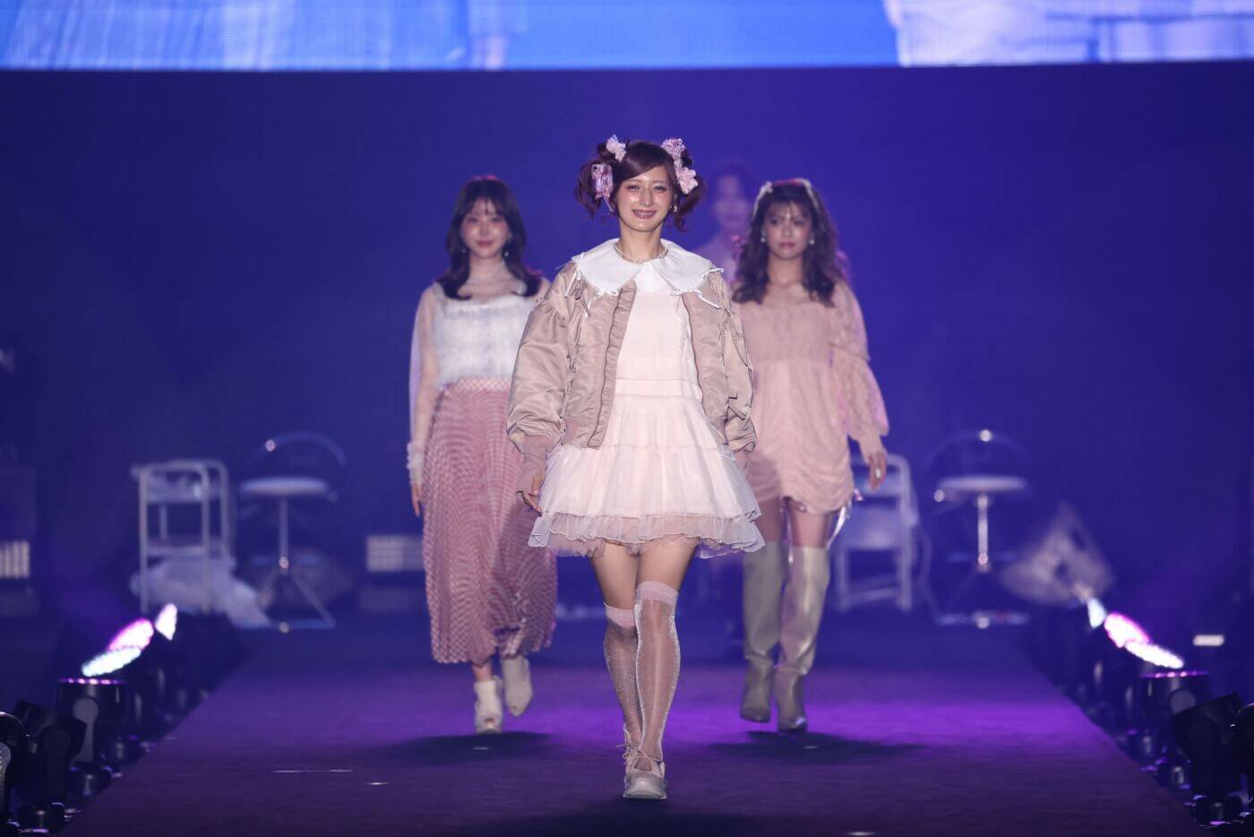 しなこ、連続ウィンクで神ファンサ♡フリフリコーデで「私はお菓子が大好きなので…」