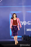 「中条あやみ、トップバッターで“TGC’22 S/S”開幕！腹チラルックで圧巻のウォーキング」の画像2