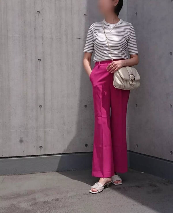 ピンクパンツの着回し術 Uniqlo 新作 ドレープパンツ でシティーガールに 22年7月24日 エキサイトニュース
