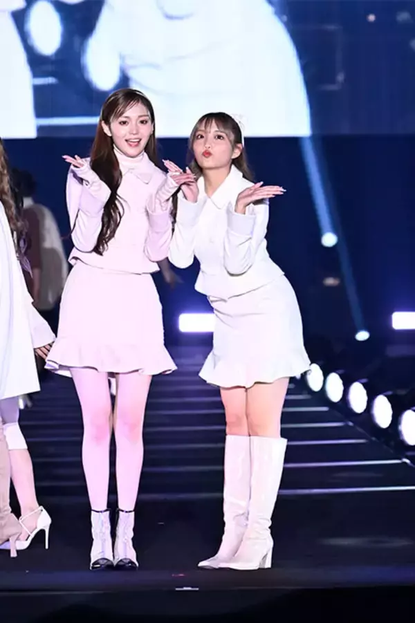 「野咲美優&ねお、ほっそり美脚を披露！ミニスカセットアップで女の子らしさ全開♡」の画像