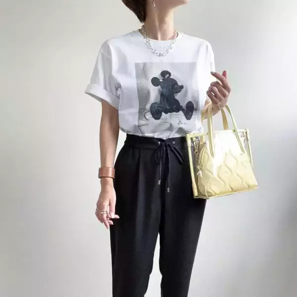 「今年はカーキが仲間入り！【ZARA】人気の“パジャマスタイル パンツ”が再登場」の画像