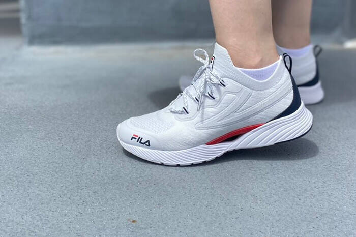 Bts着用モデルのfila スニーカーがファン待望の再販 オリジナルクリアファイルのノベルティーも 21年8月18日 エキサイトニュース 2 3