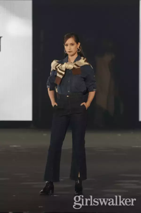 「脱炭素をテーマに、新川優愛ら人気モデルが着こなす"アタラシイ日常着"《TGC 2021 AW 》」の画像