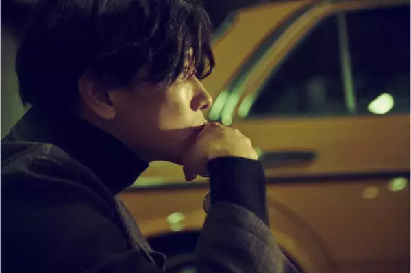 「佐藤健、大人の魅力たっぷりの横顔を披露♡プレミアム公開のオフショット情報も」の画像