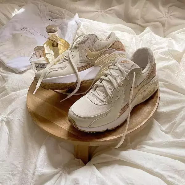 新作もあり！【NIKE・ニューバランス】人気ブランドの淡色スニーカー4選