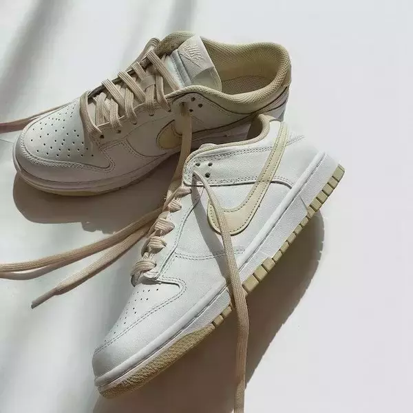 「新作もあり！【NIKE・ニューバランス】人気ブランドの淡色スニーカー4選」の画像