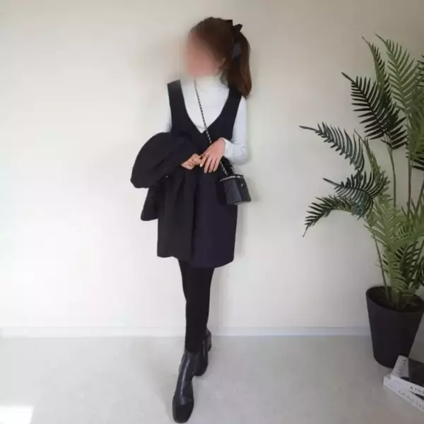 「着回し抜群！レディスタイルに変身【GU】Vネック風ワンピース」の画像