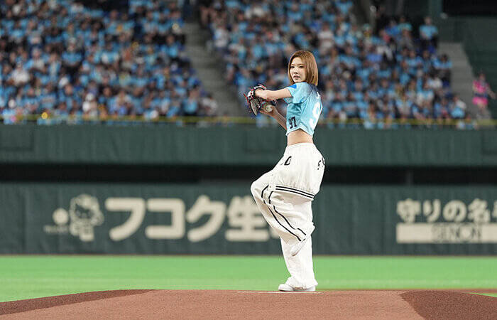 Hearts2Hearts、埼玉西武ライオンズ戦でSPパフォーマンス！スタンドから歓声、JIWOOピッチングは「100点です！」