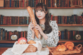元櫻坂46渡辺梨加、ファンに直接パンを手渡し♡卒業後初のファンイベント開催