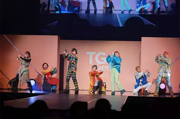 デビュー曲披露のフォーエイト48、「みんなかわいすぎ」とファン絶賛