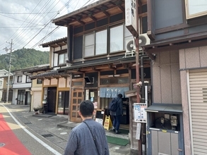 【日本焼きそば紀行】戦後創業・3代続く郡上八幡のソウルフード！パリパリ食感がクセになる名物焼きそばとは？ / 岐阜県郡上市八幡町の「かたぎり」