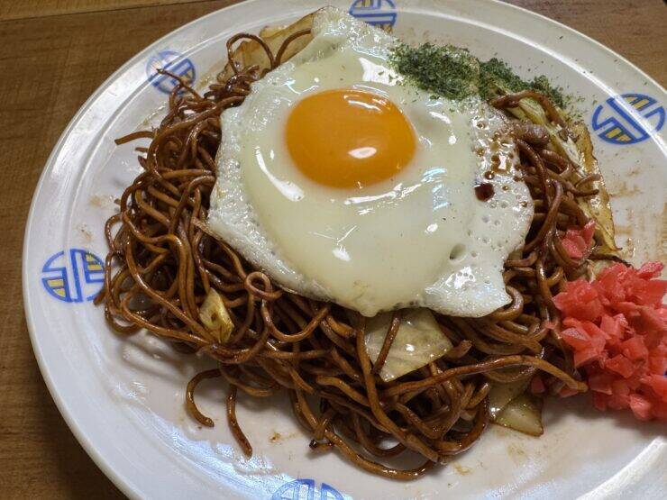 【日本焼きそば紀行】戦後創業・3代続く郡上八幡のソウルフード！パリパリ食感がクセになる名物焼きそばとは？ / 岐阜県郡上市八幡町の「かたぎり」
