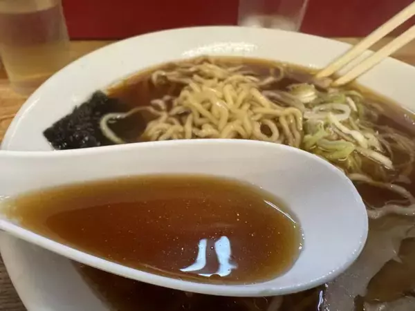 「【日本麺紀行】昭和29年創業！八王子最古のラーメン専門店で味わう、ノスタルジックな中華そばと冷やし中華とは？ / 東京都八王子市の「ラーメン専門店 竹の家」」の画像