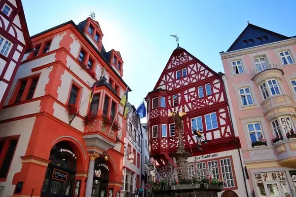 「ドイツらしさあふれる「木組みの町並み」を巡る旅　一度は訪れたい7つの町」の画像