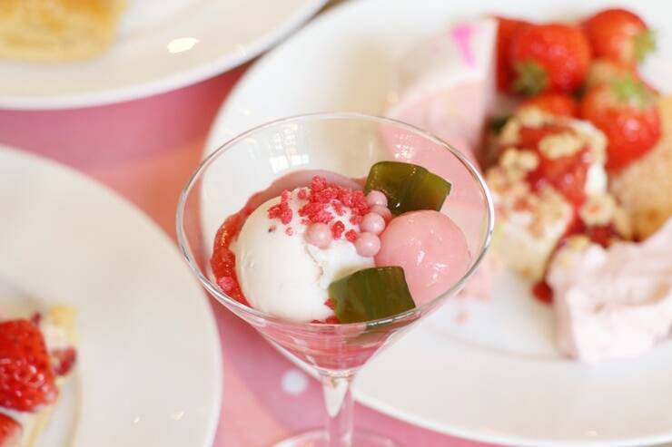 ヒルトン名古屋のサクラストロベリースイーツビュッフェ「SAKURA Strawberry Masquerade」