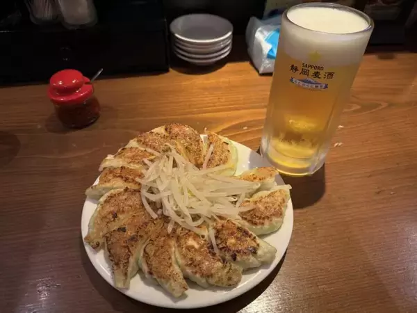 「【日本餃子紀行】昭和37年創業！60年以上愛され続ける老舗で味わう浜松餃子とは？ / 静岡県浜松市・JR浜松駅徒歩3分の「むつぎく」」の画像