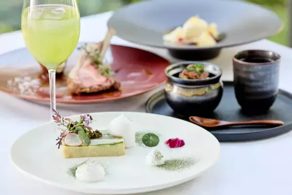 「お茶を“食す”至福の体験「フレンチジャポネ～伊勢茶mirume～」｜ ストリングスホテル 名古屋 グラマシースイート」の画像