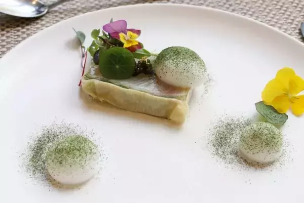 「お茶を“食す”至福の体験「フレンチジャポネ～伊勢茶mirume～」｜ ストリングスホテル 名古屋 グラマシースイート」の画像
