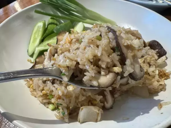 「【海外グルメ紀行】タイ・バンコクのレストランチェーン「Kub Kao’ Kub Pla（カップカオ・カップラ）」で味わうモダンタイ料理の真髄とは？」の画像
