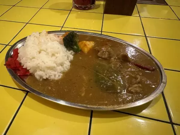 「【日本カレー紀行】浜松初のカレー専門店で味わう香り高いカレーとレトロな雰囲気とは？ / 静岡県浜松市中央区の「カレーハウス ブータン」」の画像