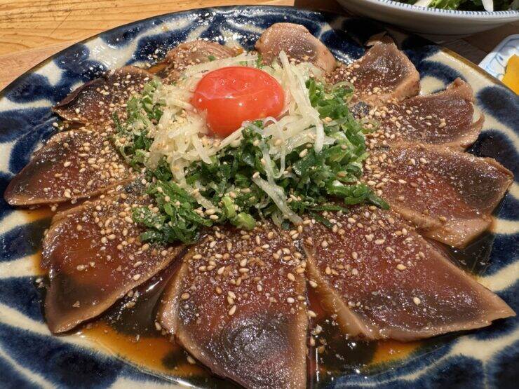 東京・新宿で宮崎を旅する！アンテナショップの本格郷土料理店で味わう「絶品カツオ飯定食」とは？ / 東京都渋谷区・新宿サザンテラスの「宮崎風土 くわんね」