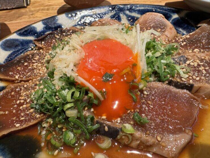 東京・新宿で宮崎を旅する！アンテナショップの本格郷土料理店で味わう「絶品カツオ飯定食」とは？ / 東京都渋谷区・新宿サザンテラスの「宮崎風土 くわんね」
