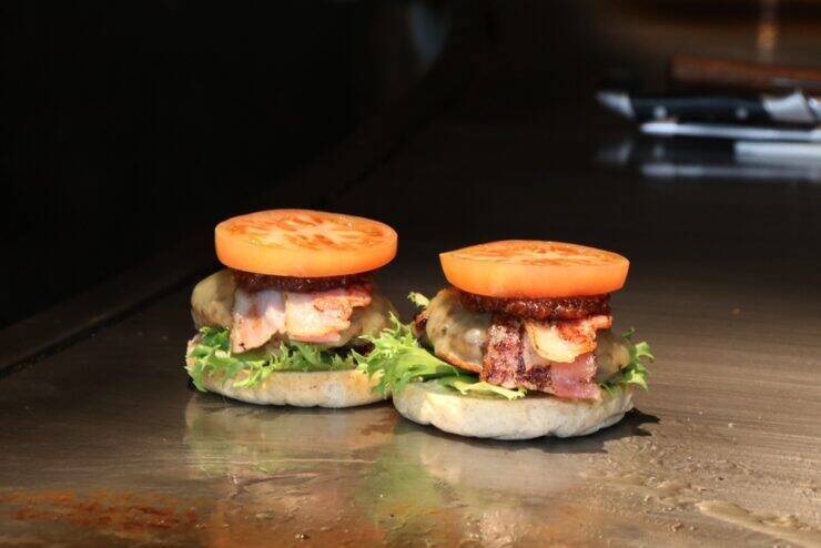 鉄板焼で仕上げる「極バーガー」を五感で堪能！ ストリングスホテル 名古屋「匠」