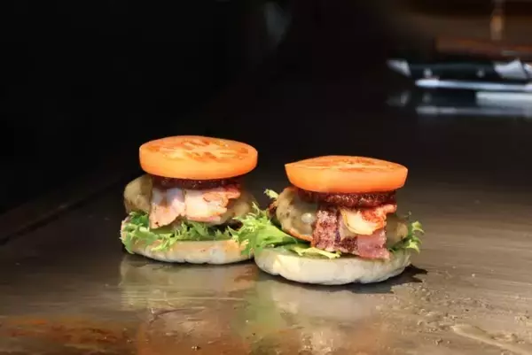 「鉄板焼で仕上げる「極バーガー」を五感で堪能！ ストリングスホテル 名古屋「匠」」の画像