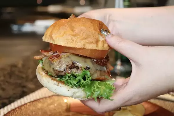 「鉄板焼で仕上げる「極バーガー」を五感で堪能！ ストリングスホテル 名古屋「匠」」の画像