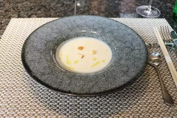 「鉄板焼で仕上げる「極バーガー」を五感で堪能！ ストリングスホテル 名古屋「匠」」の画像