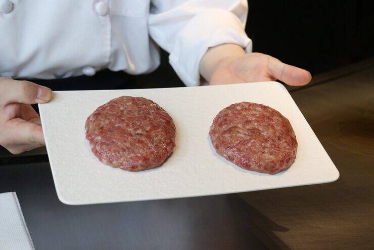 鉄板焼で仕上げる「極バーガー」を五感で堪能！ ストリングスホテル 名古屋「匠」