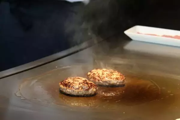 「鉄板焼で仕上げる「極バーガー」を五感で堪能！ ストリングスホテル 名古屋「匠」」の画像